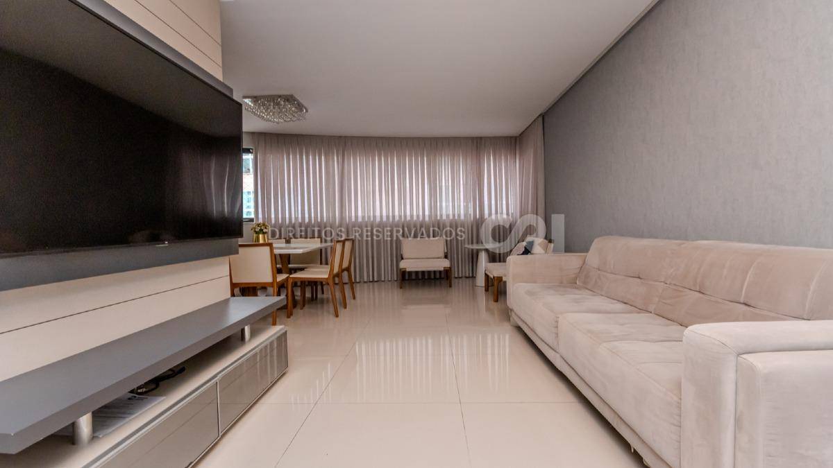 Apartamento com 4 suítes no Edifício Villa Castelli no Centro de Balneário Camboriú