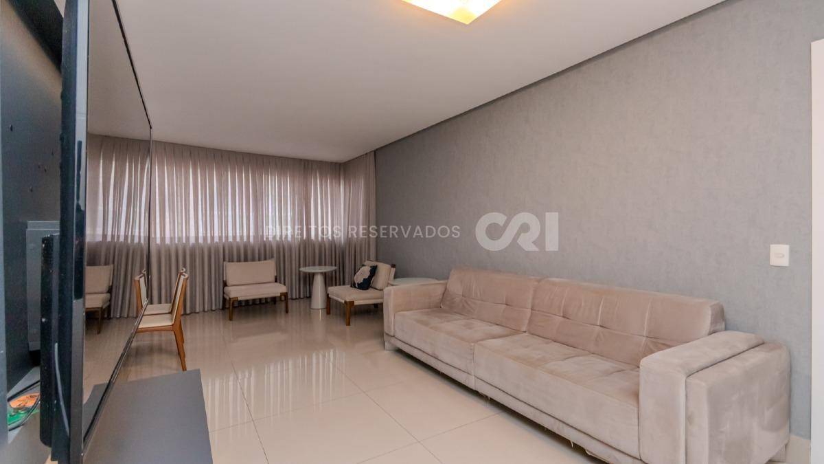 Apartamento com 4 suítes no Edifício Villa Castelli no Centro de Balneário Camboriú