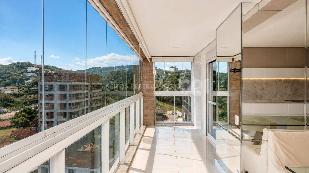 Apartamento com 3 Suítes no Amores da Brava Club House na Praia Brava, Itajaí.