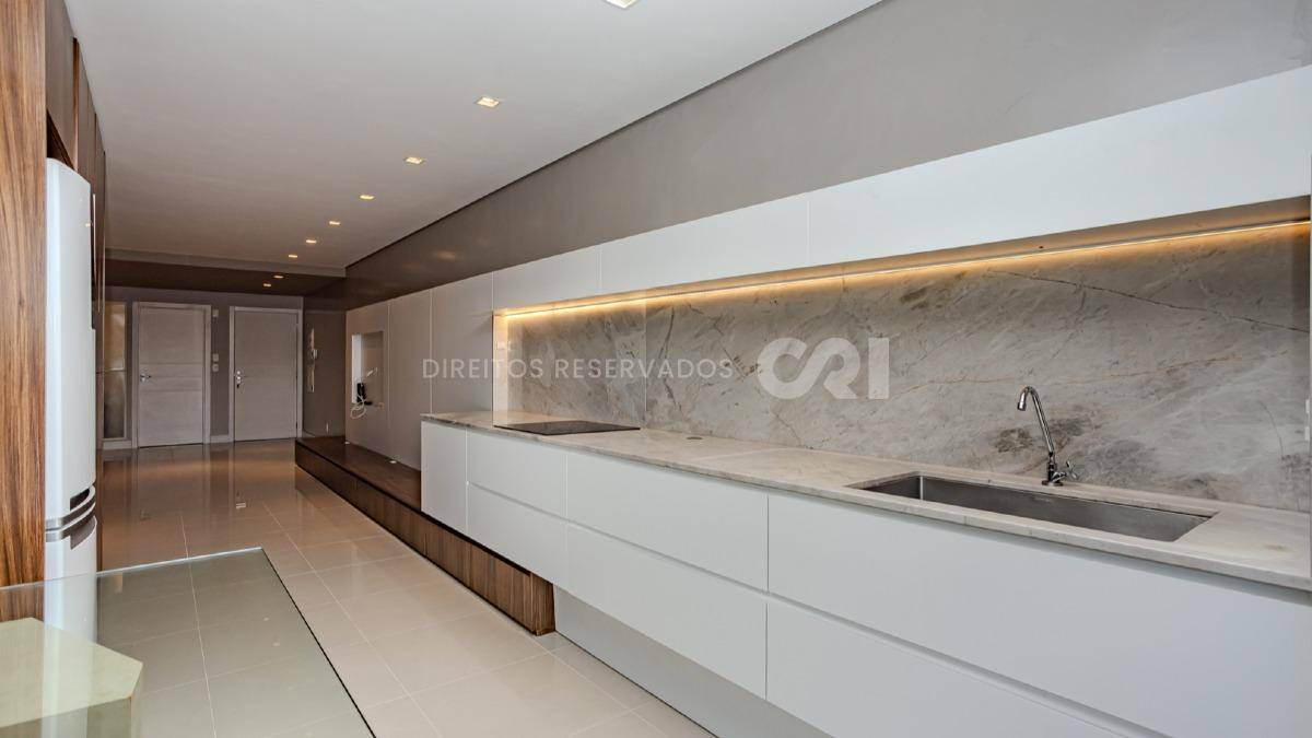 Apartamento com 3 Suítes no Amores da Brava Club House na Praia Brava, Itajaí.