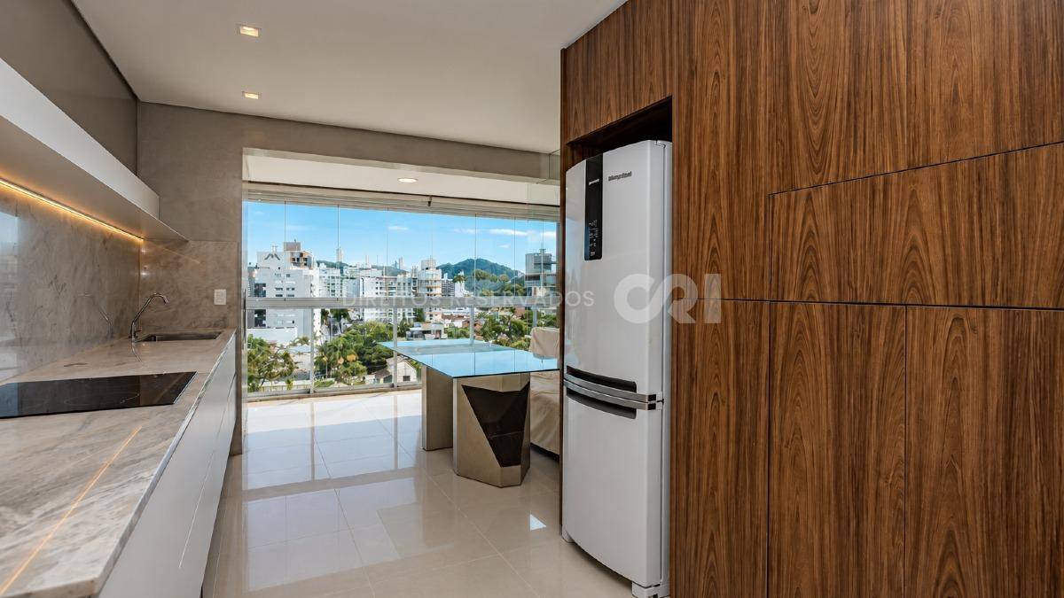 Apartamento com 3 Suítes no Amores da Brava Club House na Praia Brava, Itajaí.