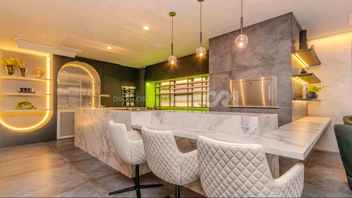 Cobertura com 4 suítes no Tonino Lamborghini Residences na Barra Sul em Balneário Camboriú