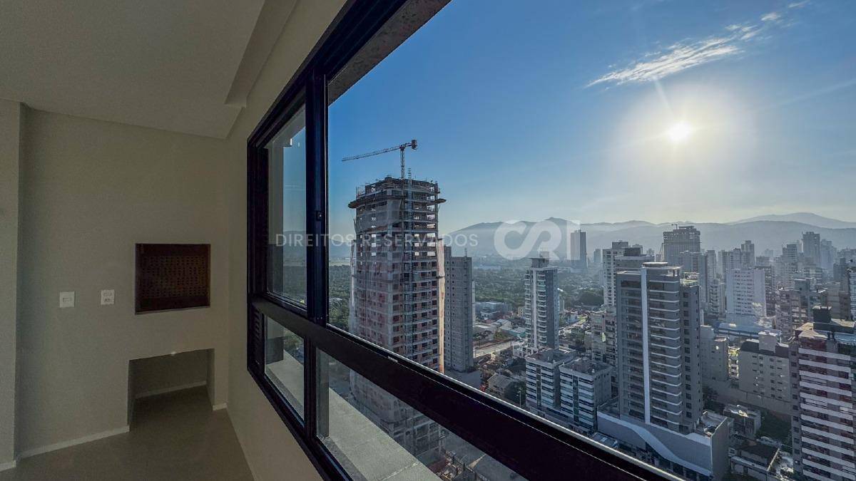 Apartamento com 3 Suítes no La Joie em Meia Praia, Itapema
