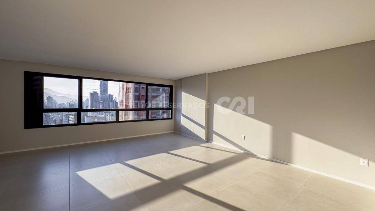 Apartamento com 3 Suítes no La Joie em Meia Praia, Itapema