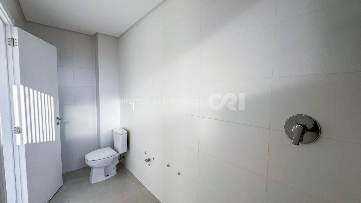 Apartamento com 3 Suítes no La Joie em Meia Praia, Itapema