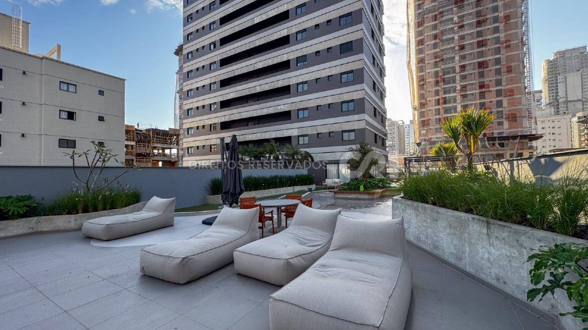 Apartamento com 3 Suítes no La Joie em Meia Praia, Itapema