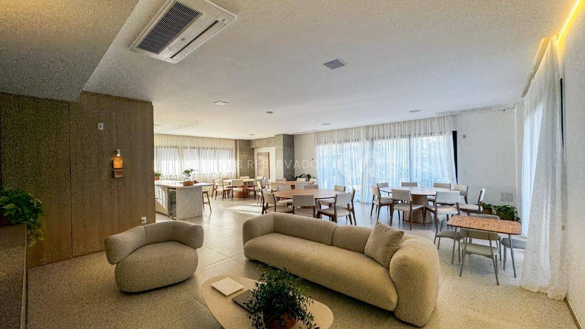 Apartamento com 3 Suítes no La Joie em Meia Praia, Itapema