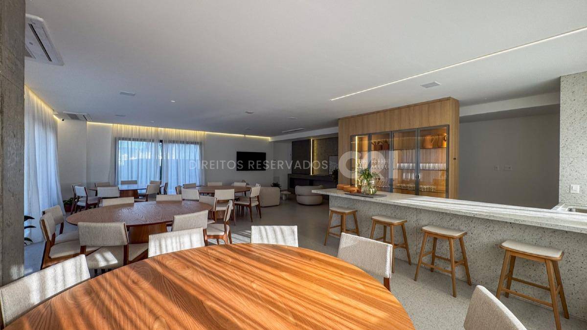 Apartamento com 3 Suítes no La Joie em Meia Praia, Itapema