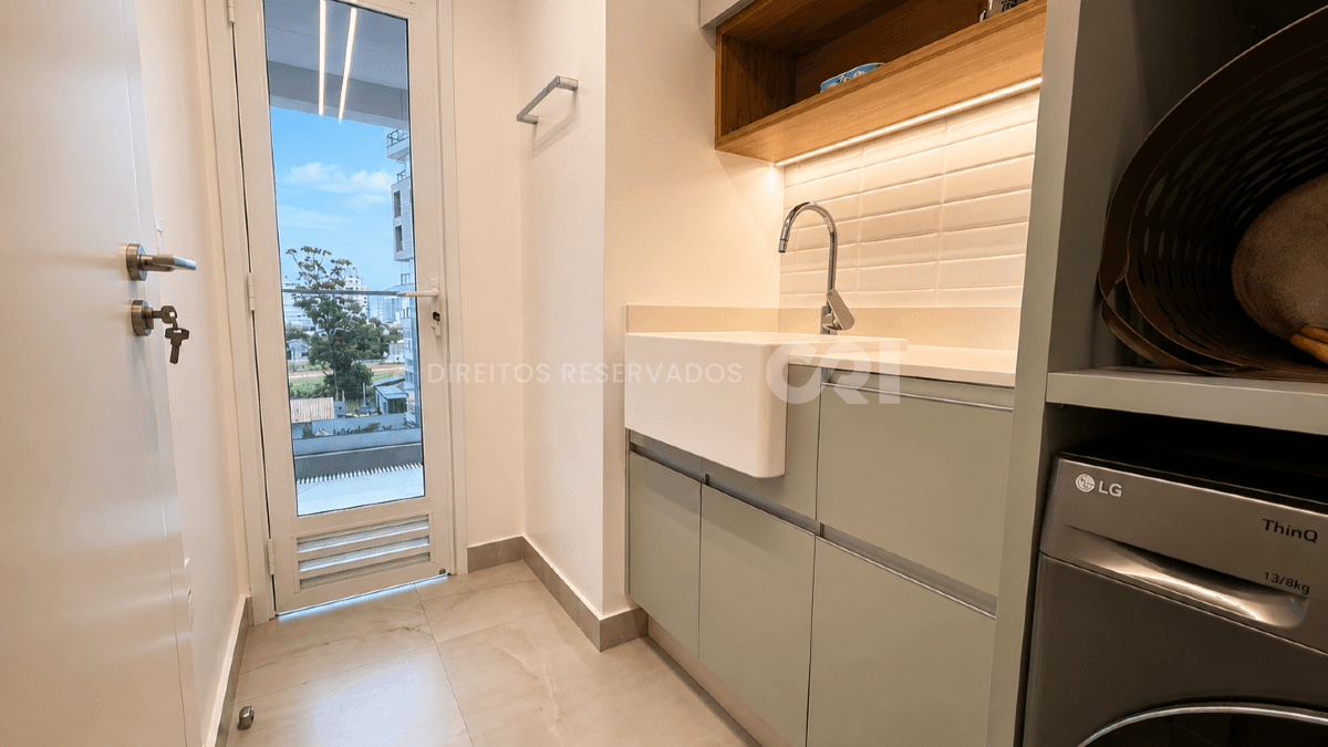 Apartamento com 3 Suítes no Edifício Le Blanc na Praia Brava em Itajaí