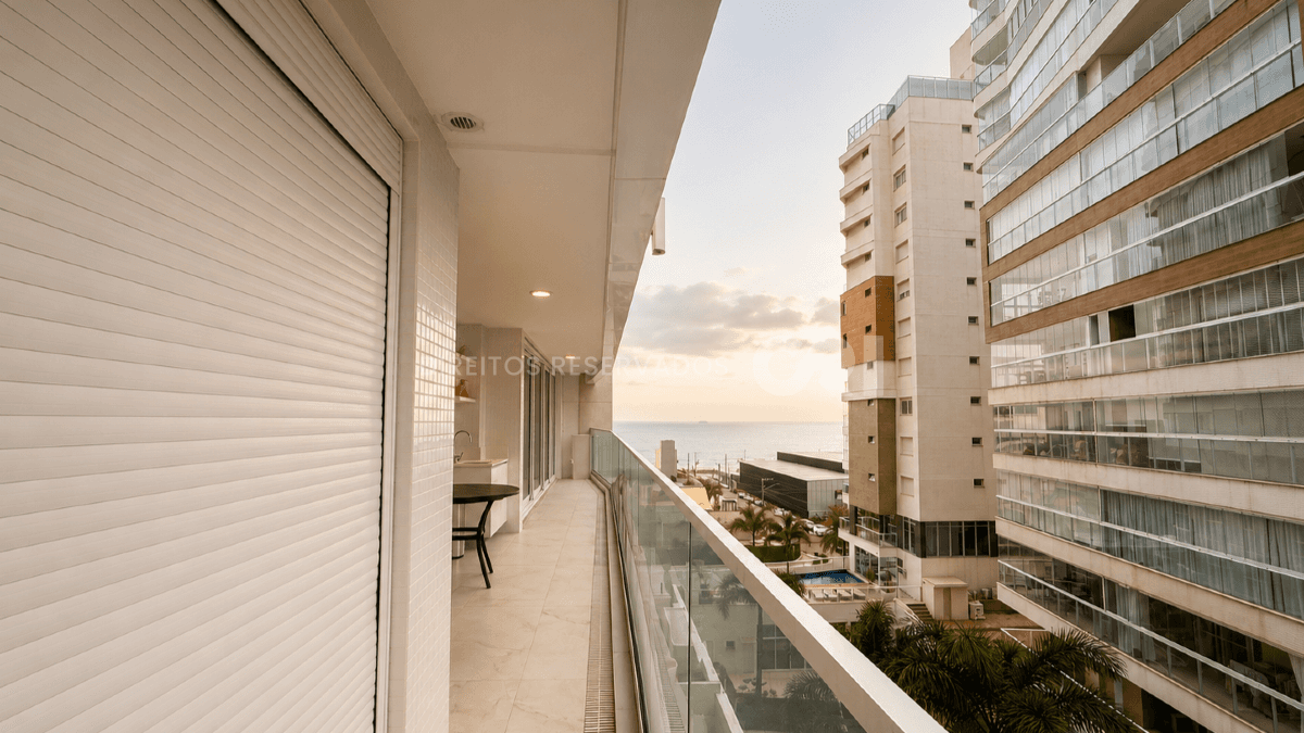 Apartamento com 3 Suítes no Edifício Le Blanc na Praia Brava em Itajaí