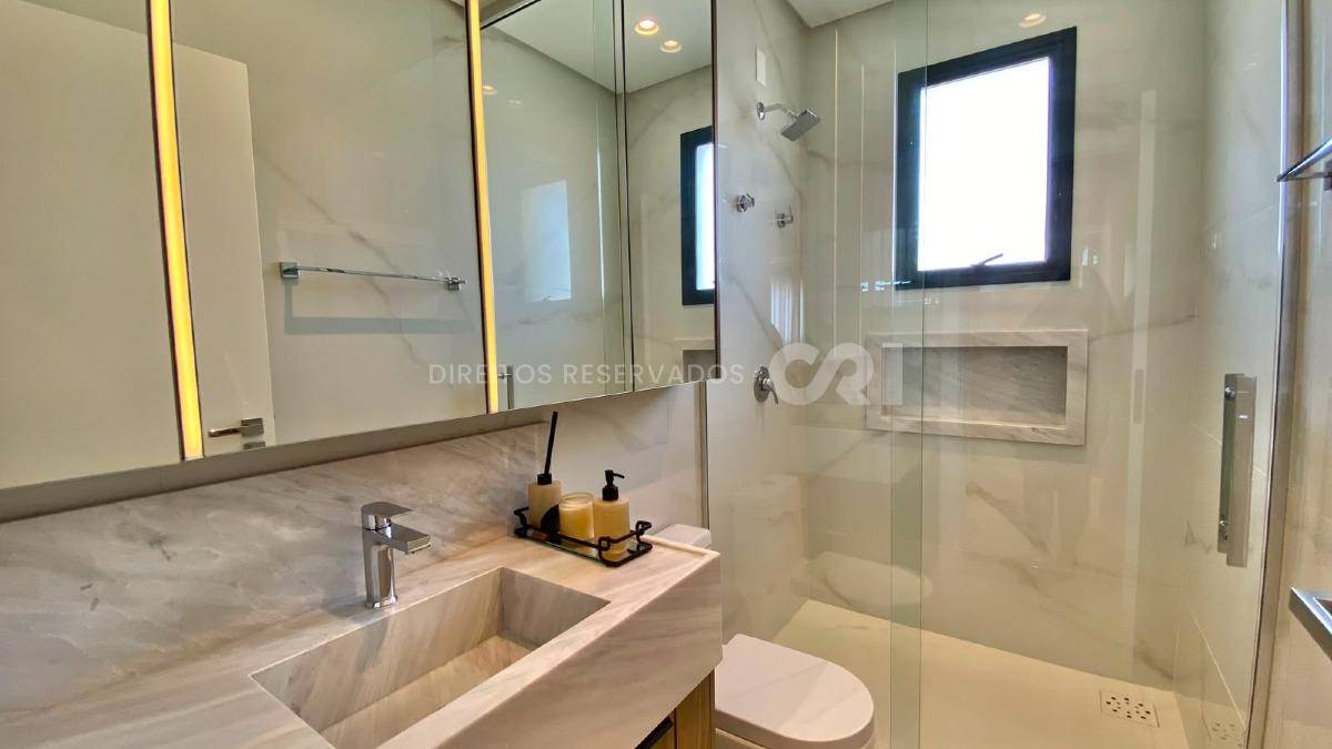 Apartamento Showroom com 4 Suítes no Shard Tower em Meia Praia, Itapema