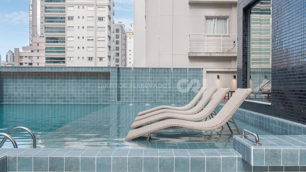 Apartamento de Alto Padrão com 3 Suítes no Imperia Del Mare na Meia Praia, Itapema