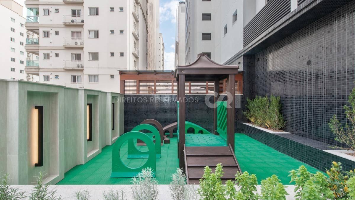 Apartamento de Alto Padrão com 3 Suítes no Imperia Del Mare na Meia Praia, Itapema