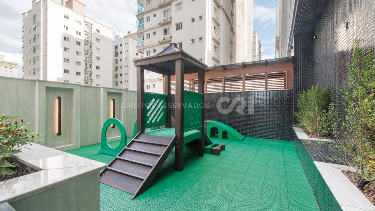 Apartamento de Alto Padrão com 3 Suítes no Imperia Del Mare na Meia Praia, Itapema
