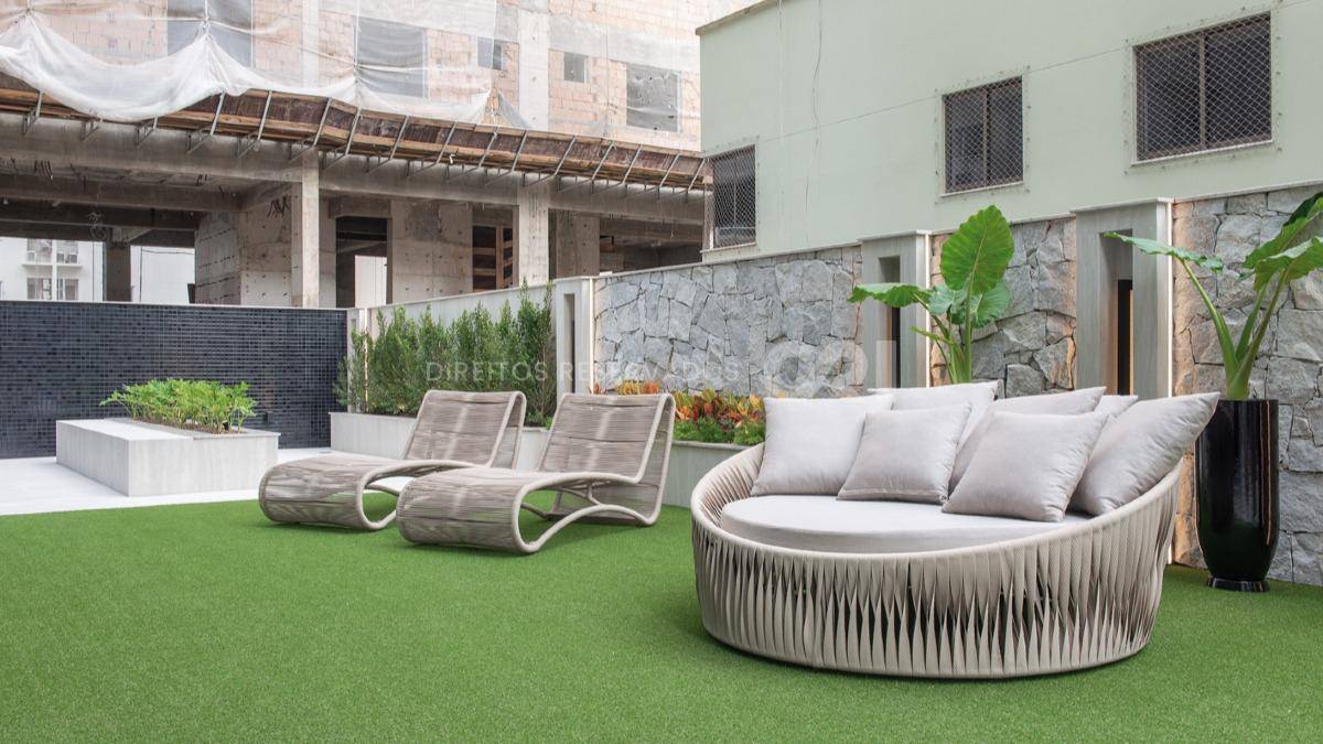 Apartamento com Vista para o Mar e 3 Suítes no Imperia Del Mare em Meia Praia, Itapema