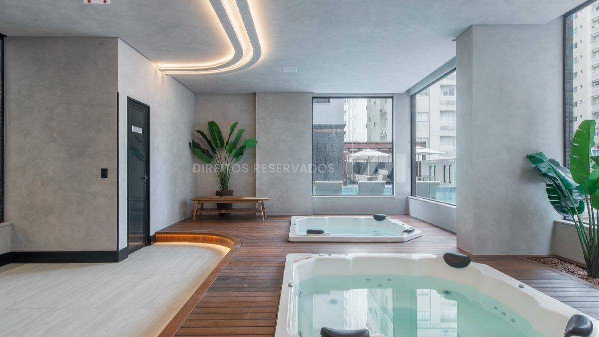 Apartamento com Vista para o Mar e 3 Suítes no Imperia Del Mare em Meia Praia, Itapema
