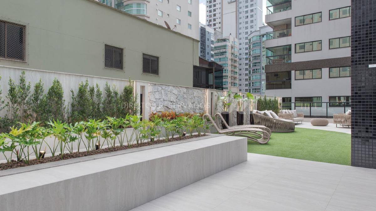 Apartamento com 4 suítes no Edifício Imperia Del Mare na Meia Praia em Itapema