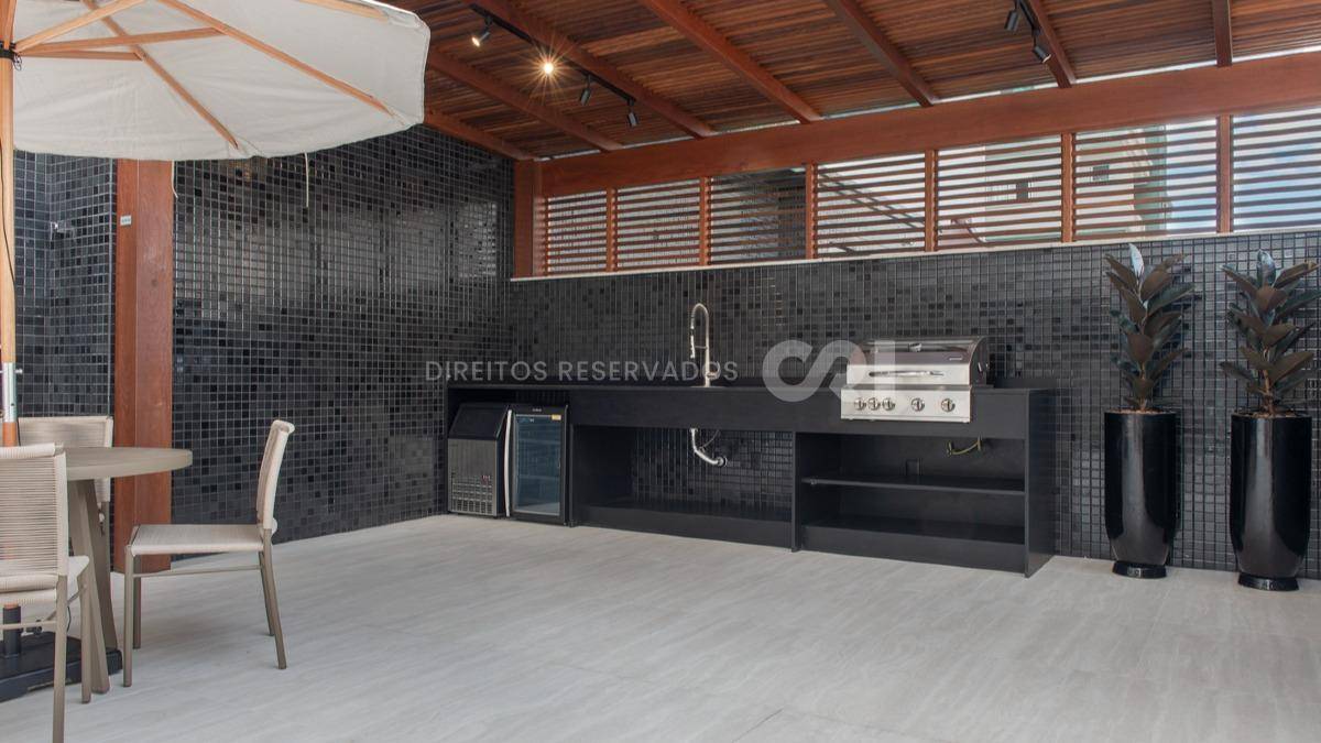 Apartamento no Edifício Impéria Del Mare com 03 suítes na Meia Praia em Itapema