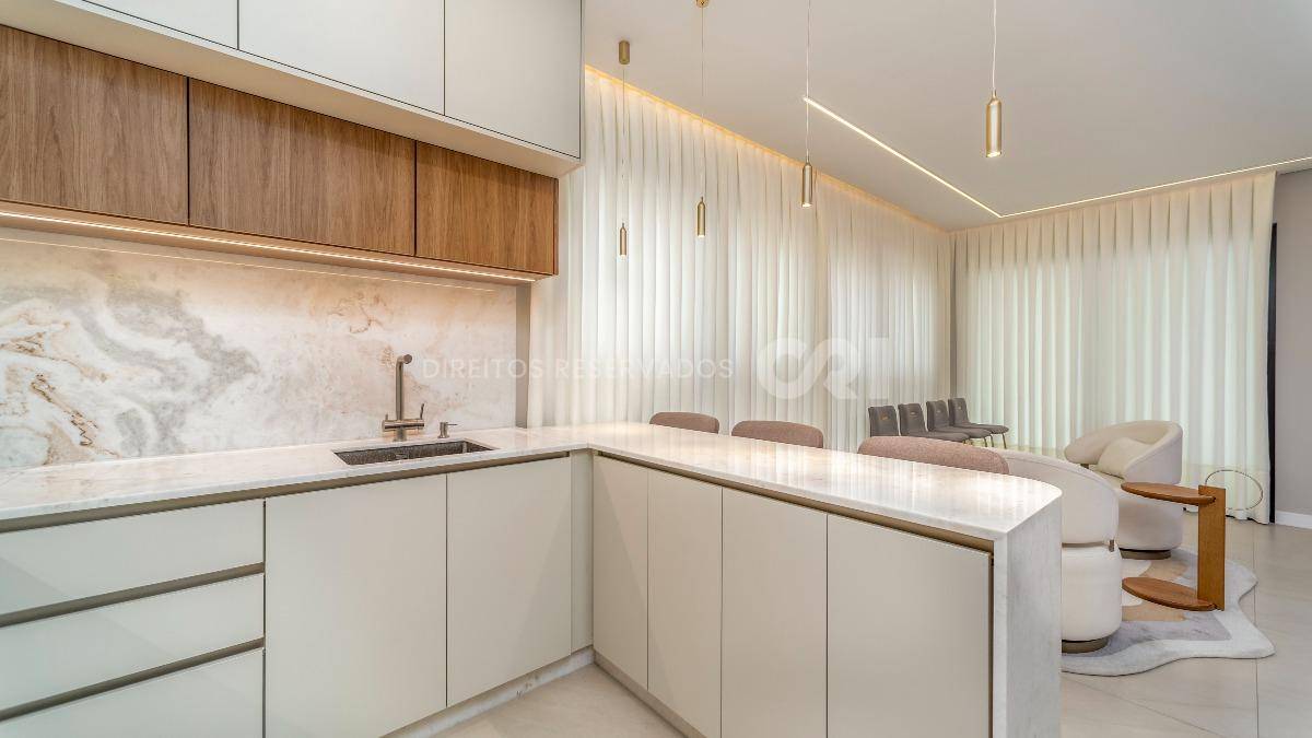 Apartamento Mobiliado com 4 Suítes no Las Salinas no Centro de Balneário Camboriú