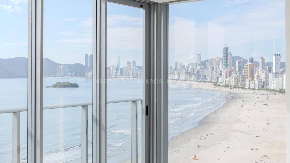 Apartamento com 4 Suítes no Edifício Splendido no Centro em Balneário Camboriú