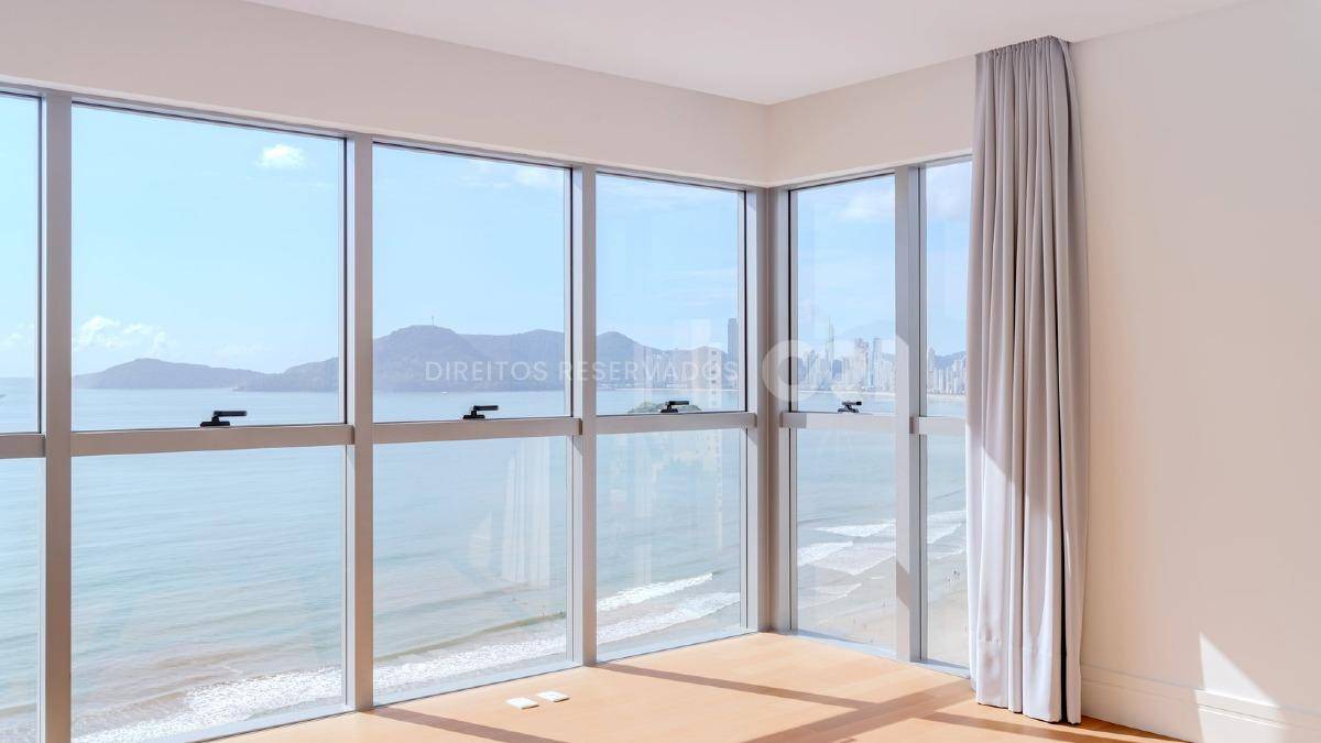 Apartamento com 4 Suítes no Edifício Splendido no Centro em Balneário Camboriú