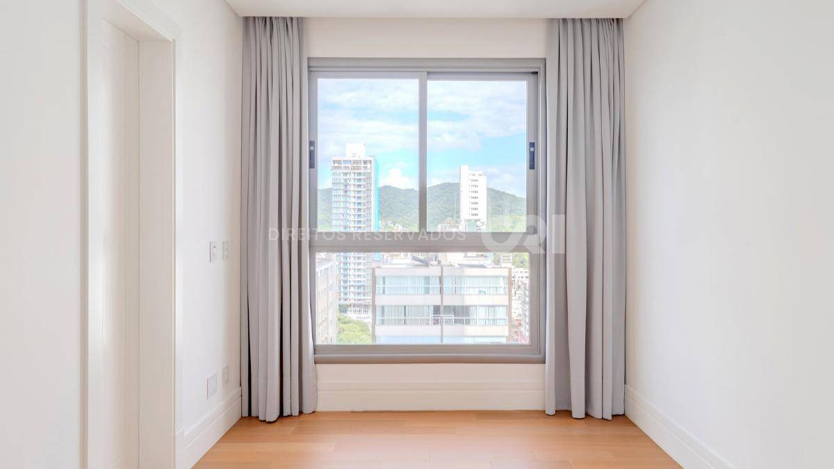 Apartamento com 4 Suítes no Edifício Splendido no Centro em Balneário Camboriú