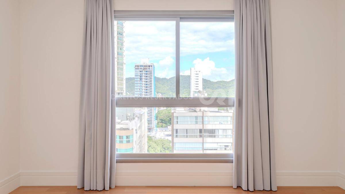 Apartamento com 4 Suítes no Edifício Splendido no Centro em Balneário Camboriú