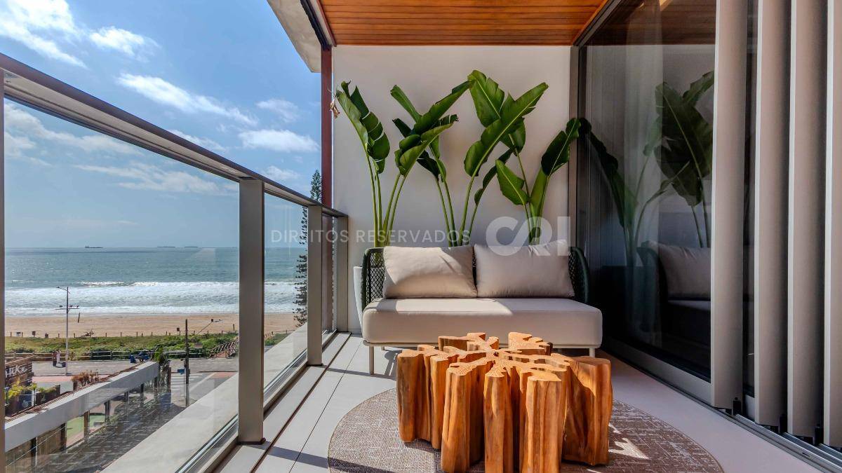 Apartamento Frente Mar com 3 Suítes no Tirreno Residenziale na Praia Brava em Itajaí