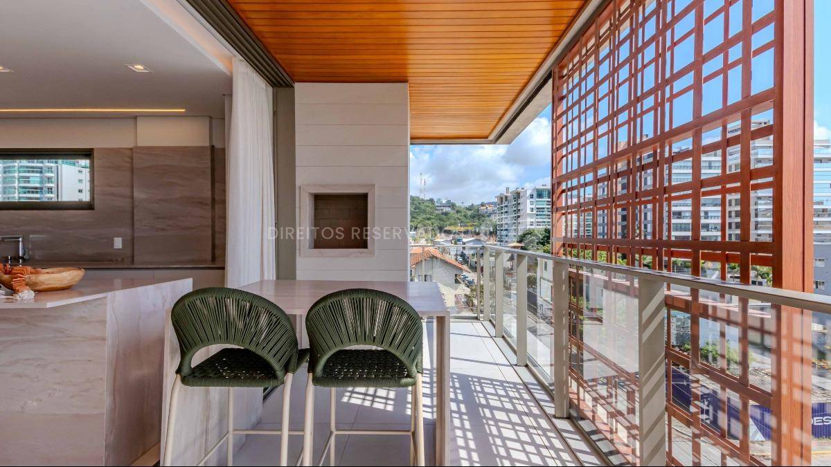Apartamento Frente Mar com 3 Suítes no Tirreno Residenziale na Praia Brava em Itajaí