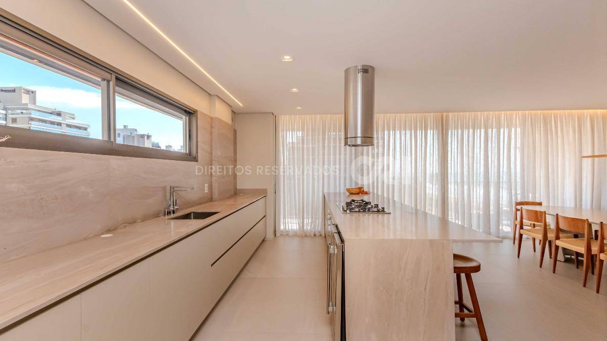 Apartamento Frente Mar com 3 Suítes no Tirreno Residenziale na Praia Brava em Itajaí