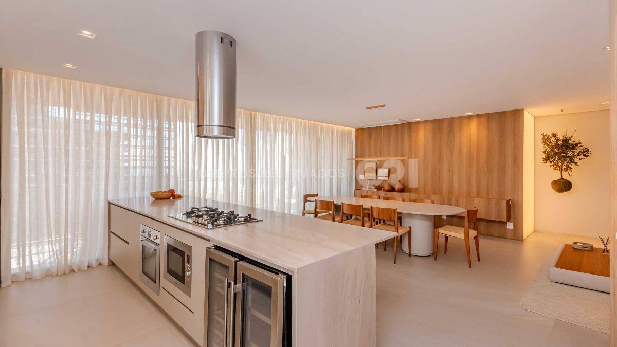 Apartamento Frente Mar com 3 Suítes no Tirreno Residenziale na Praia Brava em Itajaí