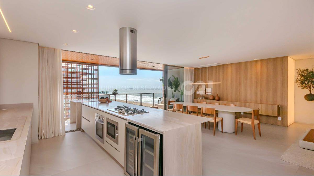 Apartamento Frente Mar com 3 Suítes no Tirreno Residenziale na Praia Brava em Itajaí