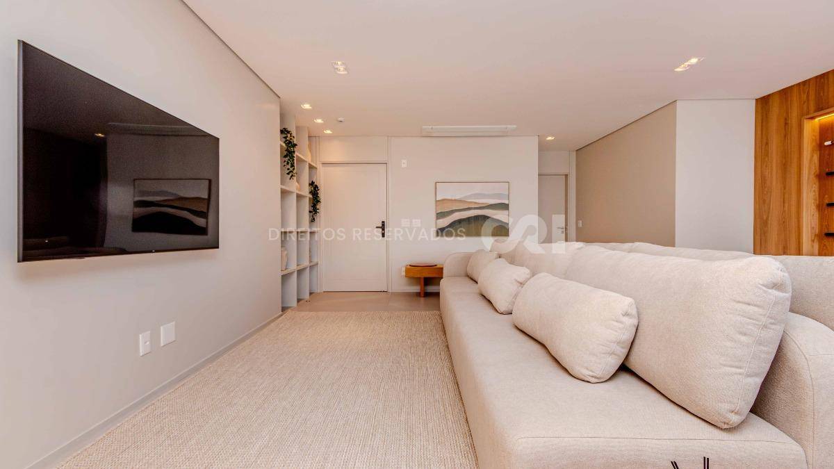 Apartamento Frente Mar com 3 Suítes no Tirreno Residenziale na Praia Brava em Itajaí
