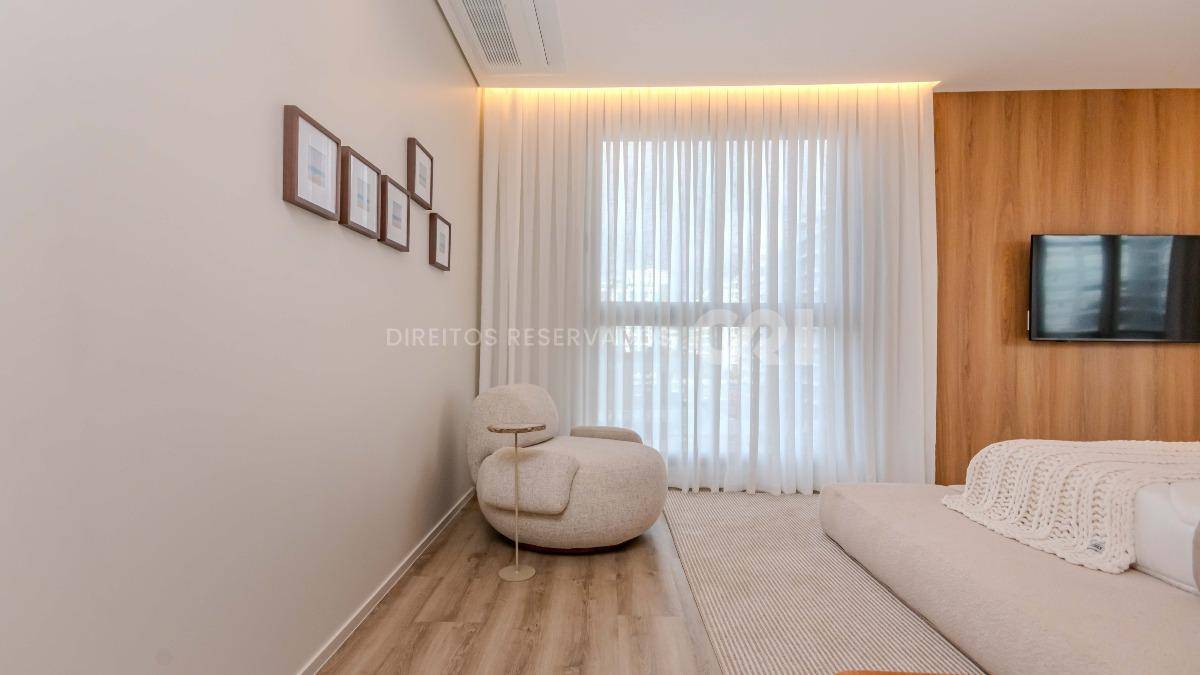 Apartamento Frente Mar com 3 Suítes no Tirreno Residenziale na Praia Brava em Itajaí