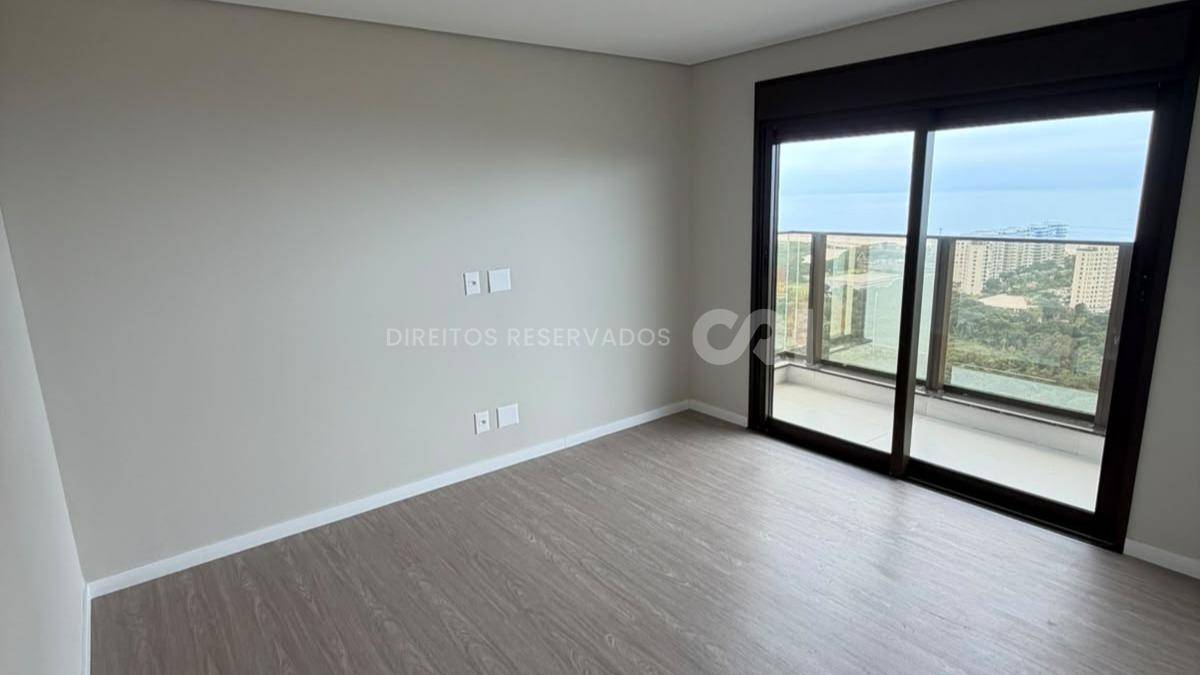 Apartamento com 3 Dormitórios no Edifício Torres da Brava na Praia Brava em Itajaí