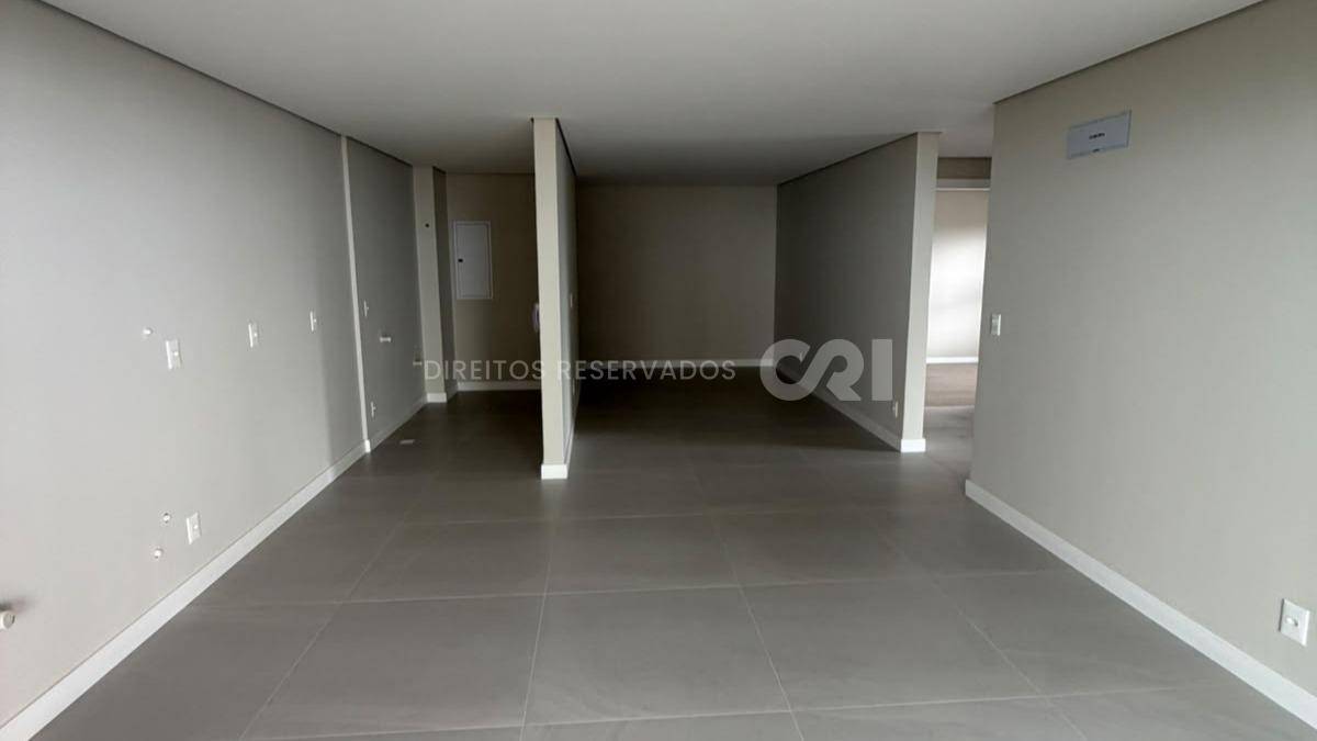 Apartamento com 3 Dormitórios no Edifício Torres da Brava na Praia Brava em Itajaí