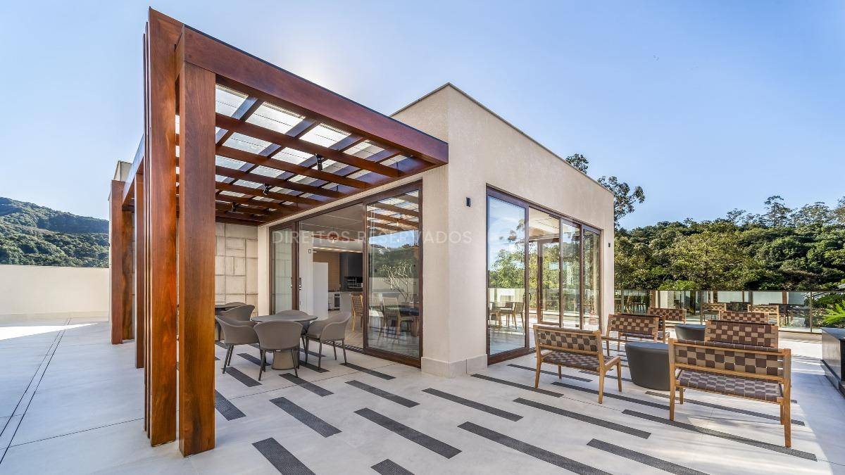 Apartamento 86m² com 3 Dormitórios no Edifício Torres da Brava na Praia Brava em Itajaí