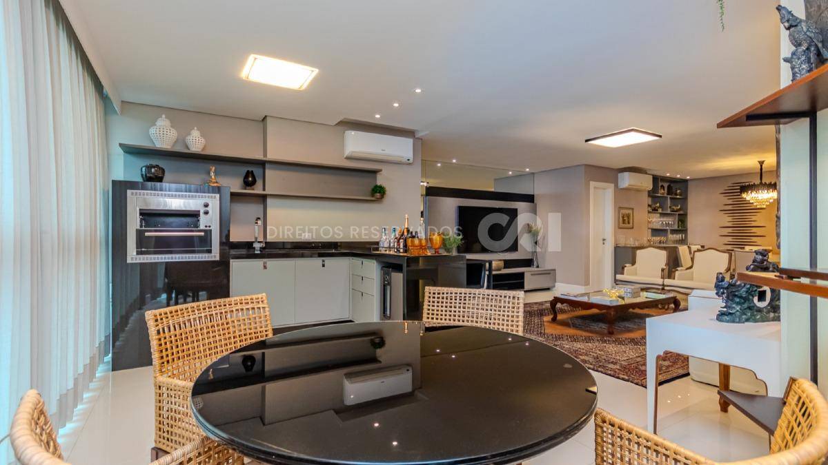 Apartamento com 3 Suítes no Brava Home Resort na Praia Brava em Itajaí