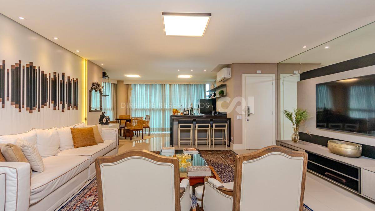 Apartamento com 3 Suítes no Brava Home Resort na Praia Brava em Itajaí