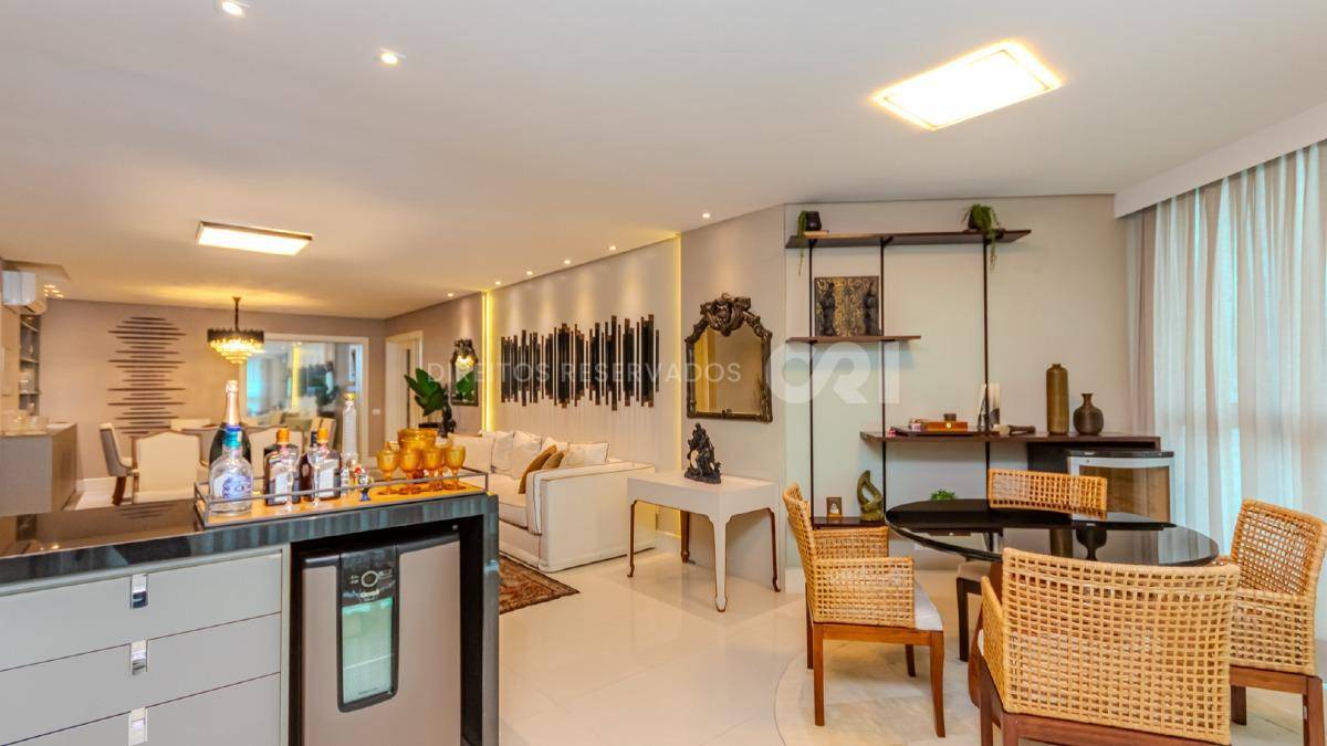 Apartamento com 3 Suítes no Brava Home Resort na Praia Brava em Itajaí