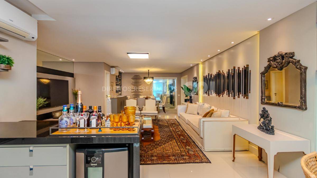 Apartamento com 3 Suítes no Brava Home Resort na Praia Brava em Itajaí
