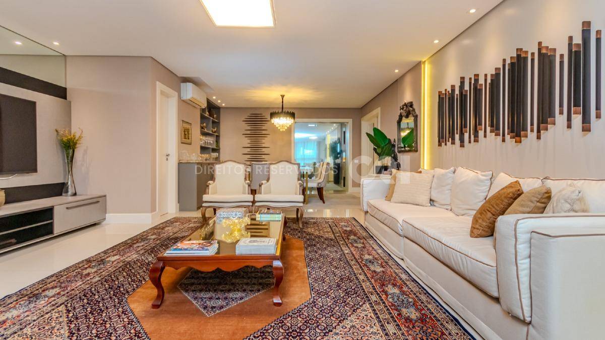Apartamento com 3 Suítes no Brava Home Resort na Praia Brava em Itajaí