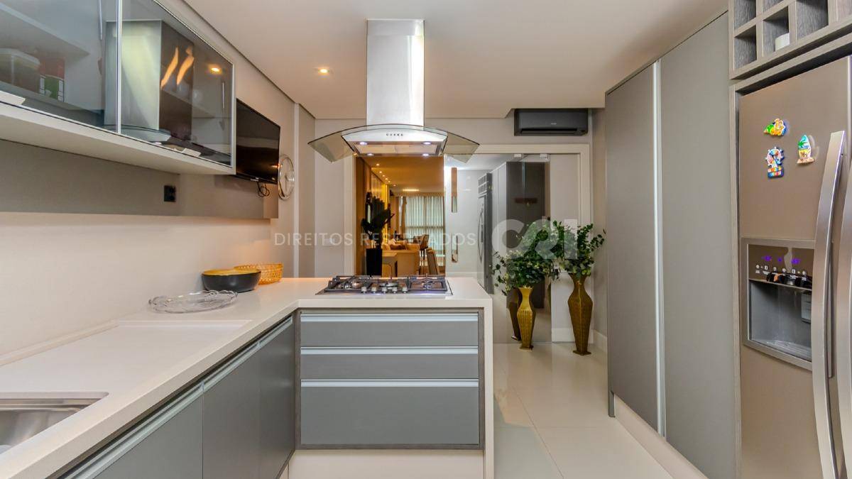 Apartamento com 3 Suítes no Brava Home Resort na Praia Brava em Itajaí