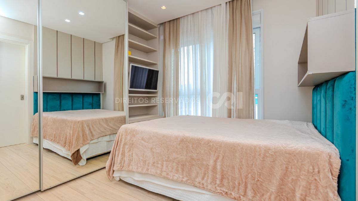 Apartamento com 3 Suítes no Brava Home Resort na Praia Brava em Itajaí