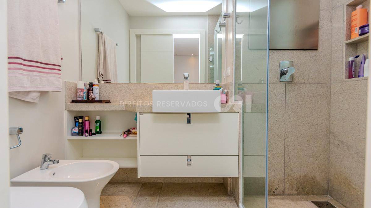 Apartamento com 3 Suítes no Brava Home Resort na Praia Brava em Itajaí