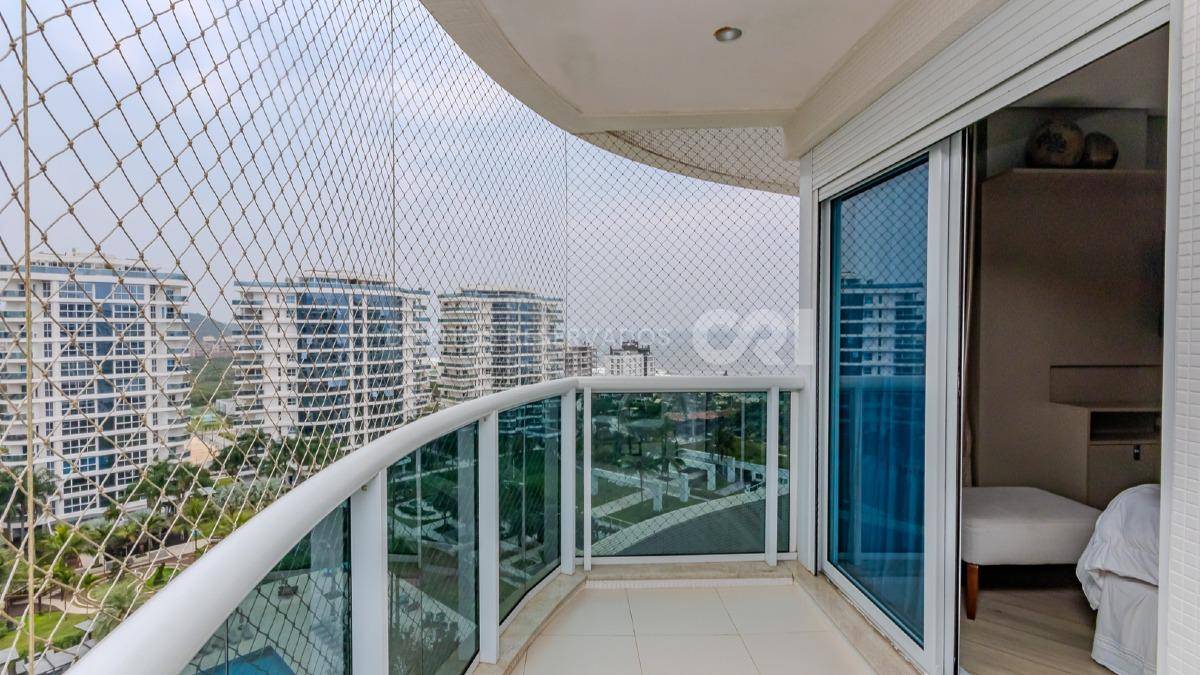 Apartamento com 3 Suítes no Brava Home Resort na Praia Brava em Itajaí