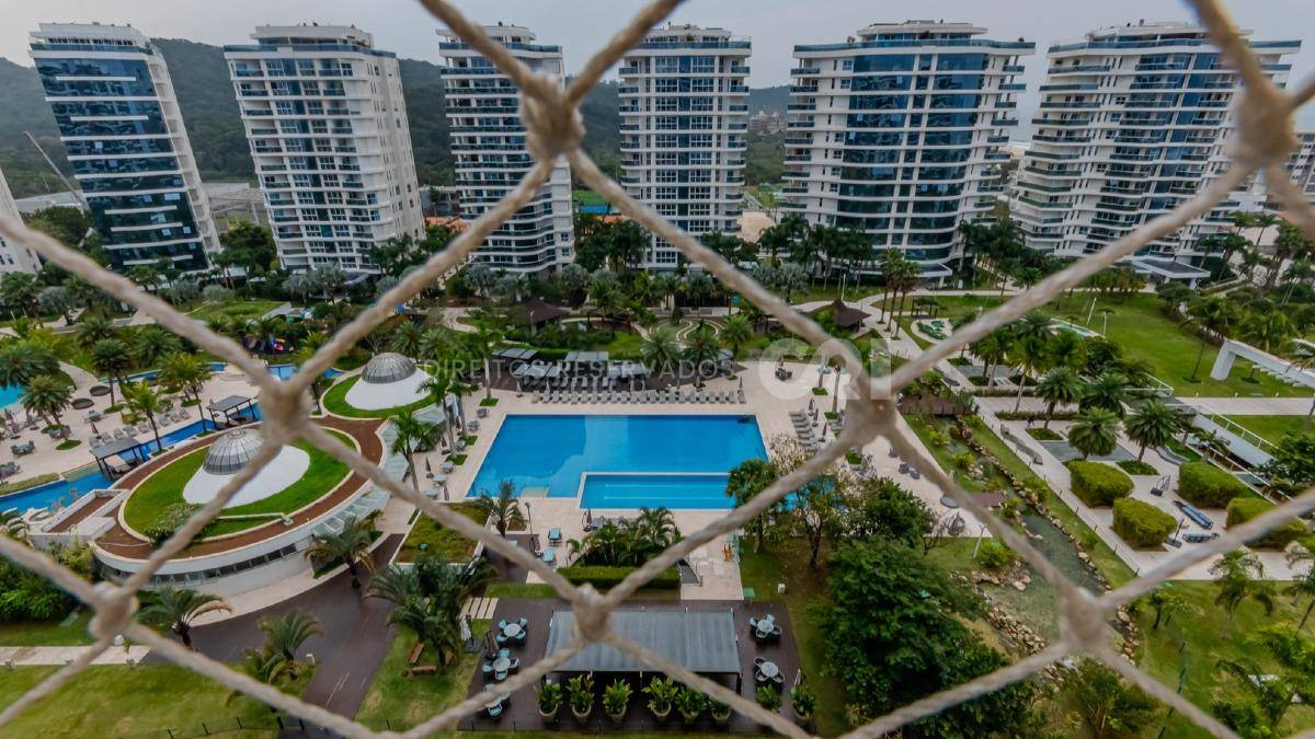 Apartamento com 3 Suítes no Brava Home Resort na Praia Brava em Itajaí