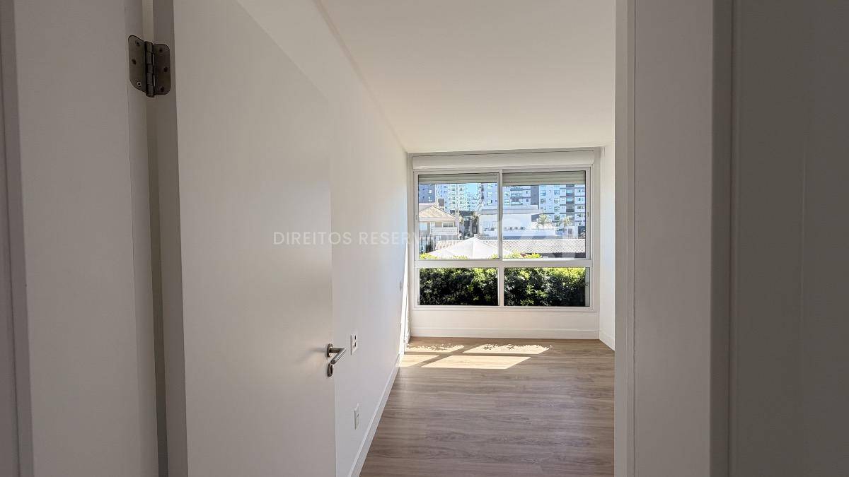 Apartamento com 3 Suítes no Riva Praia Brava em Itajaí