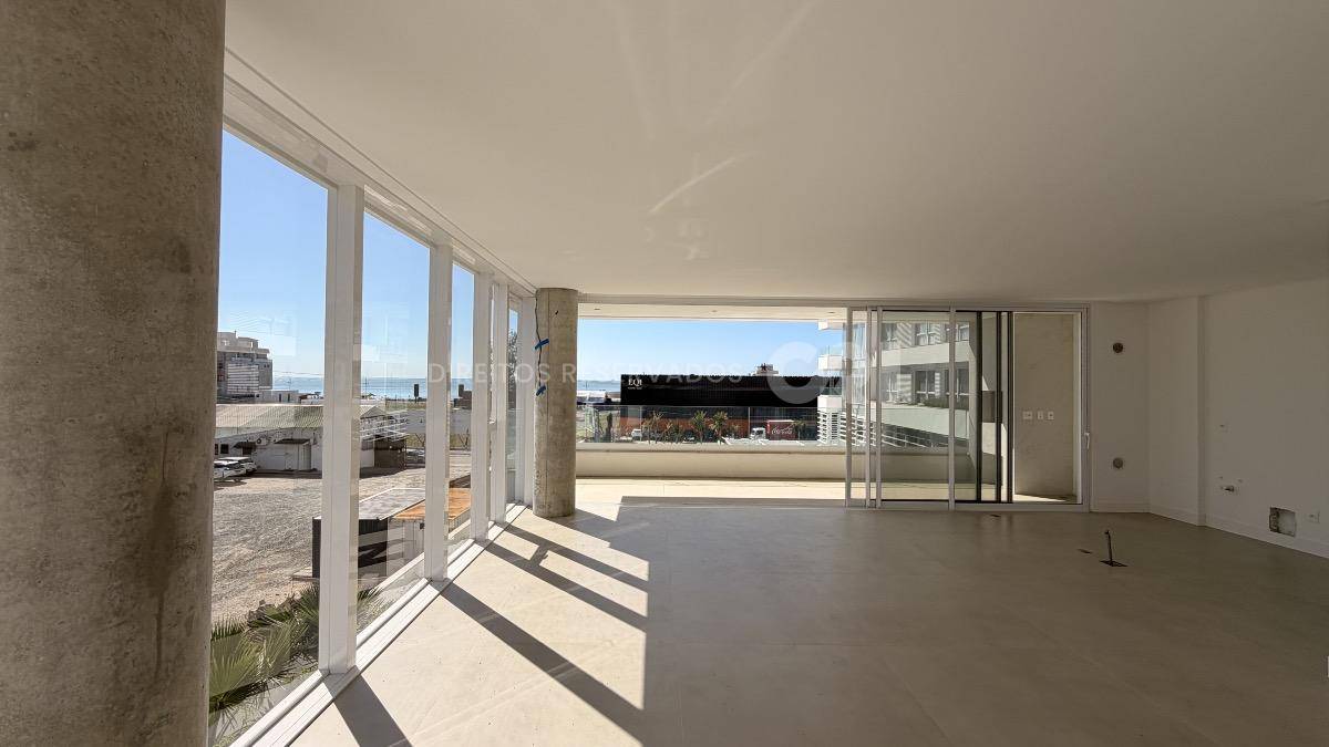 Apartamento com 3 Suítes no Riva Praia Brava em Itajaí