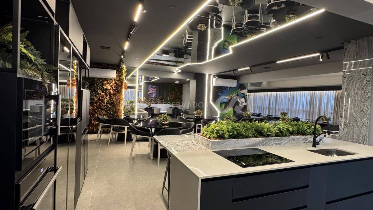Apartamento com 4 suítes no Shanghai Tower na Meia Praia em Itapema